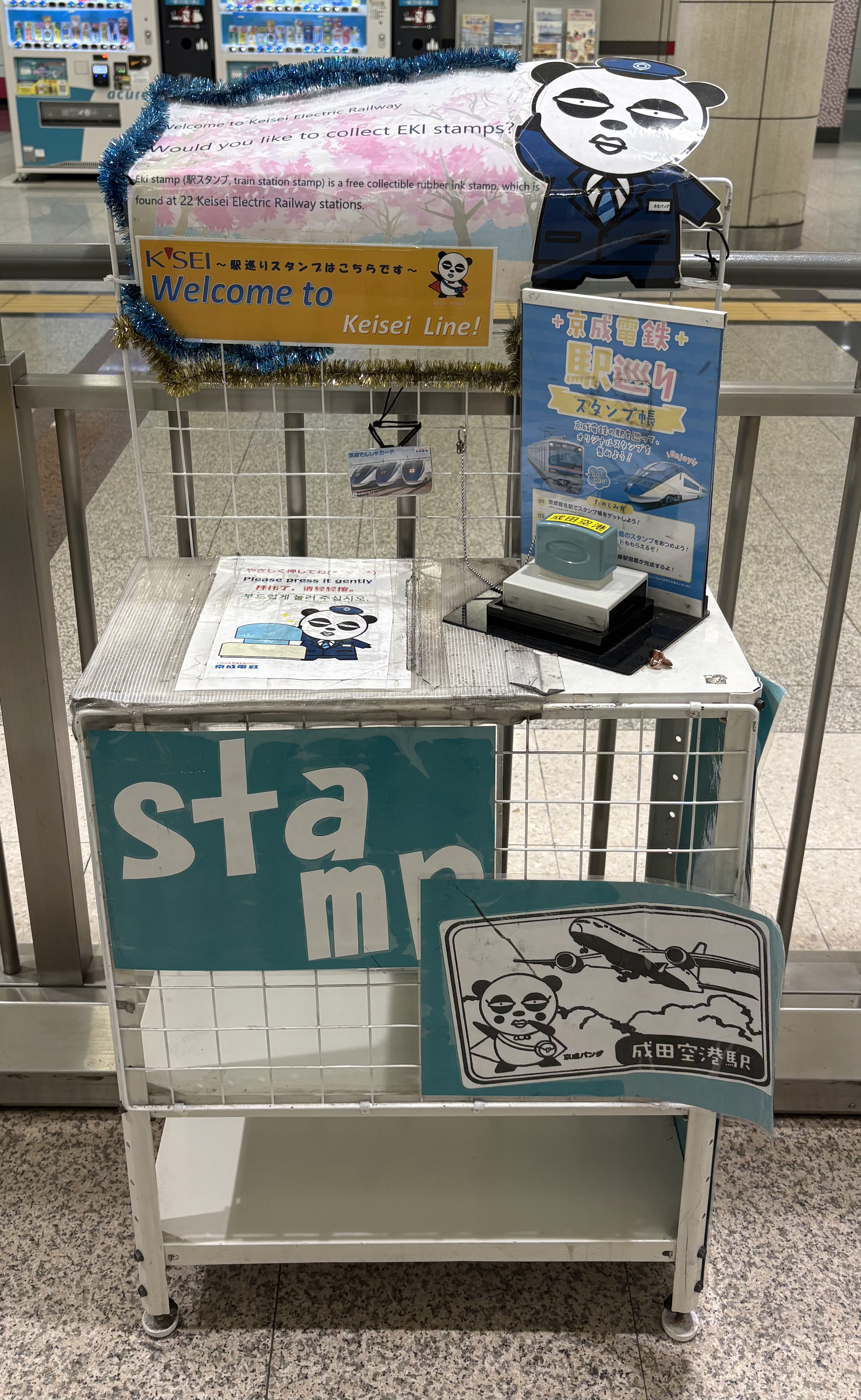 ホーム上に置かれたスタンプ台